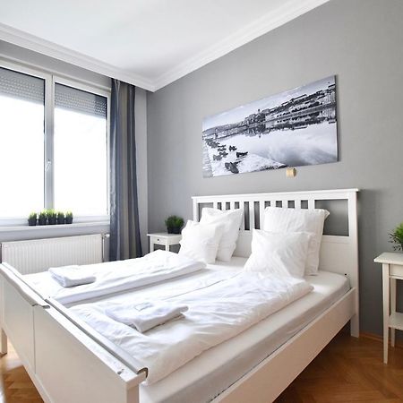 Standerd Apartment By Hi5 - Lovag Family Suites ブダペスト エクステリア 写真