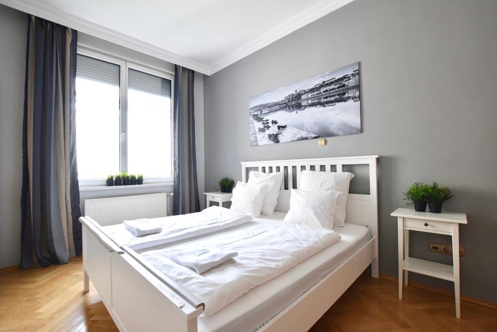 Standerd Apartment By Hi5 - Lovag Family Suites ブダペスト エクステリア 写真