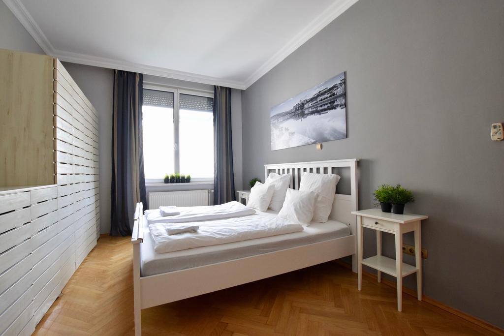 Standerd Apartment By Hi5 - Lovag Family Suites ブダペスト エクステリア 写真