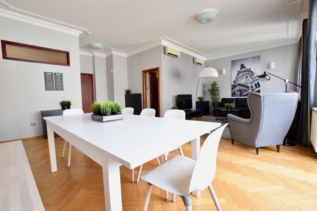 Standerd Apartment By Hi5 - Lovag Family Suites ブダペスト エクステリア 写真