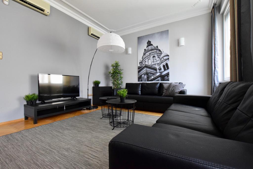 Standerd Apartment By Hi5 - Lovag Family Suites ブダペスト エクステリア 写真