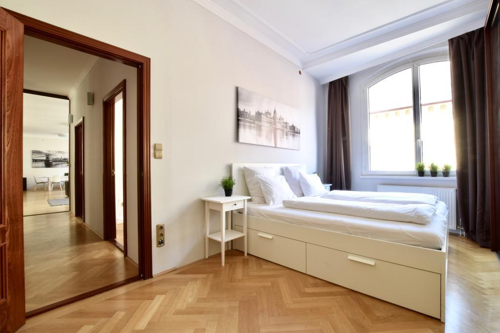 Standerd Apartment By Hi5 - Lovag Family Suites ブダペスト エクステリア 写真