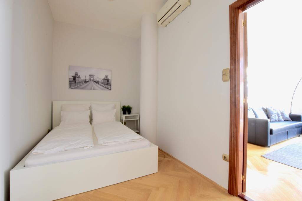 Standerd Apartment By Hi5 - Lovag Family Suites ブダペスト エクステリア 写真