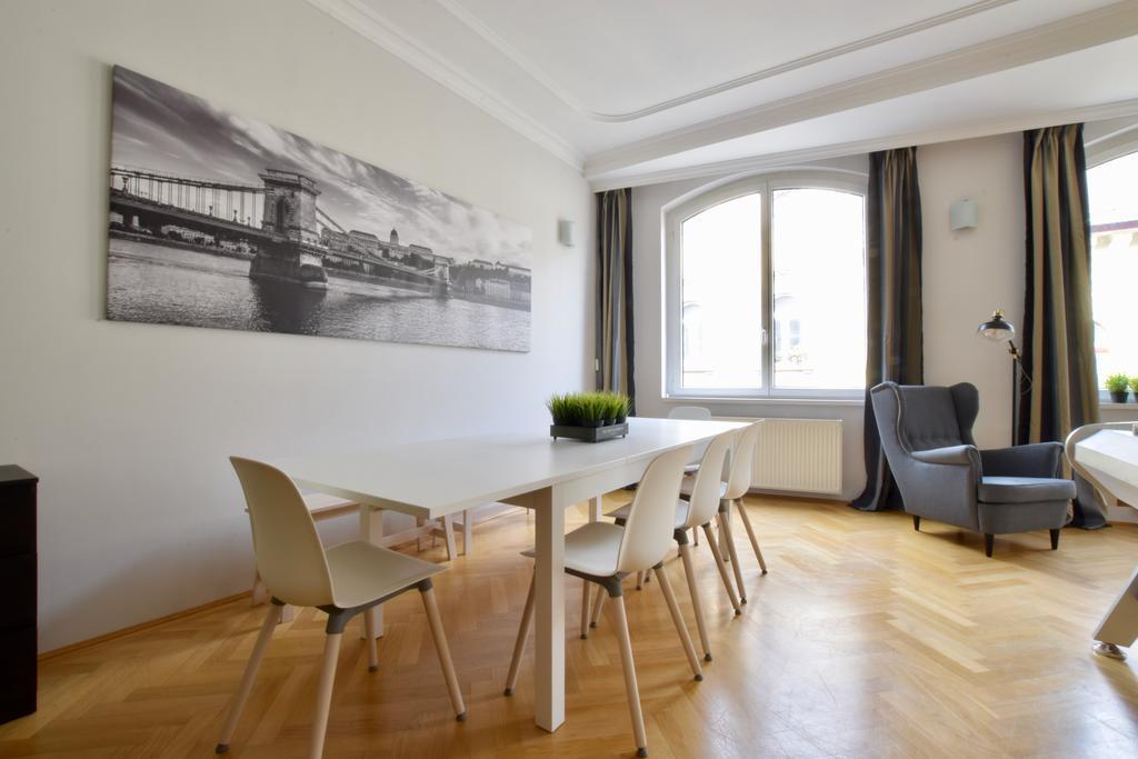 Standerd Apartment By Hi5 - Lovag Family Suites ブダペスト エクステリア 写真