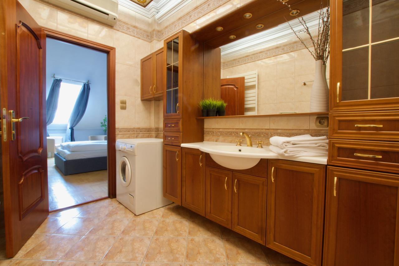 Standerd Apartment By Hi5 - Lovag Family Suites ブダペスト エクステリア 写真