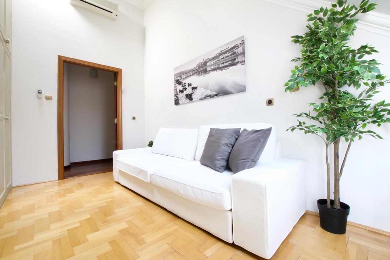 Standerd Apartment By Hi5 - Lovag Family Suites ブダペスト エクステリア 写真